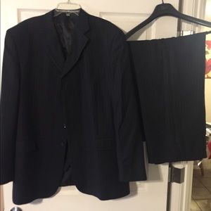 Mens suit 46L w/ vest. Navy Blue/pinstripe.